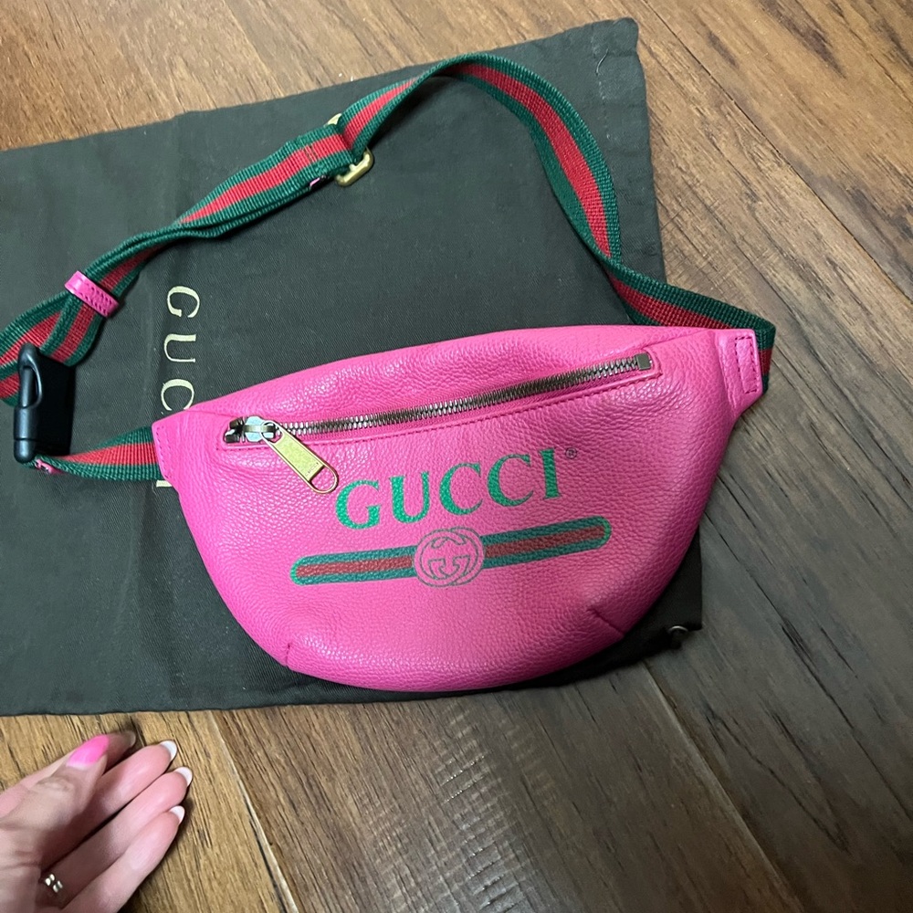 Gucci Pink Crossbody Bag with Logo and Adjustable Strap